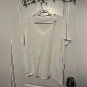 Aerie white v-neck tshirt